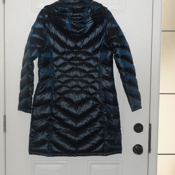 Andrew Marc-  650 fil premium down dark navy color hooded puffer coat- sz M - Picture 9 of 9